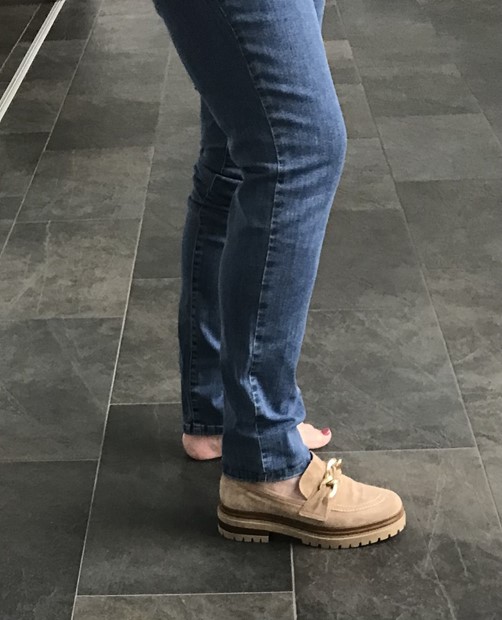 Hoe maak je je jeans korter met behoud van de originele zoom?