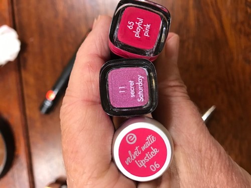 Voorbeelden van koele lipstick-kleuren.