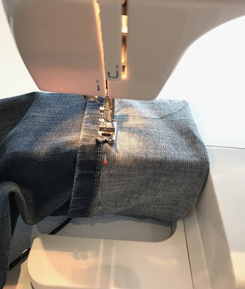 Hoe maakt je een jeans korter met behoud van de originele zoom?