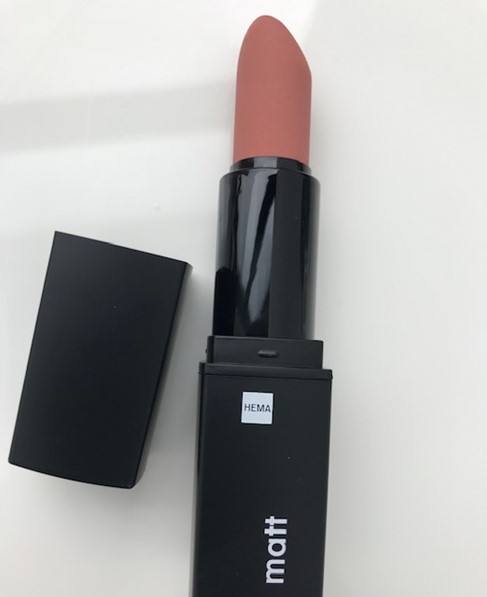 6 Betaalbare nude kleuren voor lipstick's.