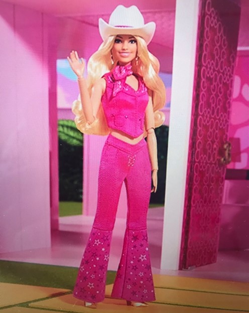 De nieuwe Barbie film laat alles roze kleuren.