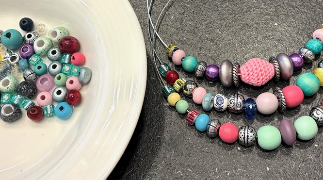 Set van 3 spangen en 100 kralen voor het zomertype.