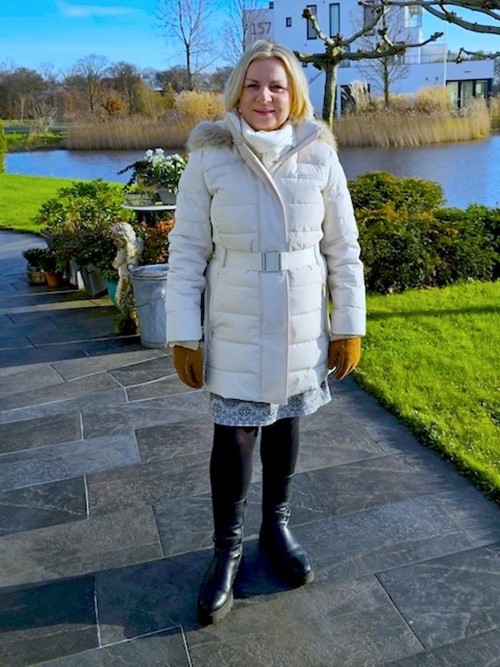 Een winterjas voor een licht kleurtype (licht zomertype).