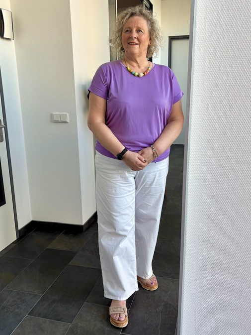 Spang in warme kleuren voor dames met een vollere hals.