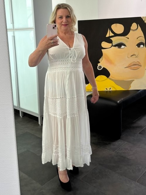 Kan een maxi-jurk voor een kleine vrouw?