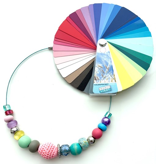 Ketting voor het lichte zomertype.