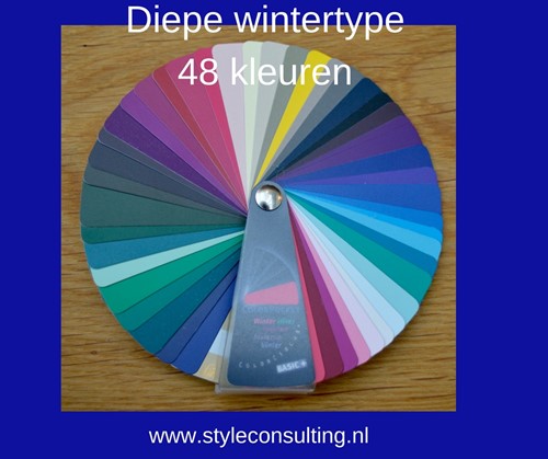 Pocket kleurenwaaier in 48 kleuren van het diepe wintertype.