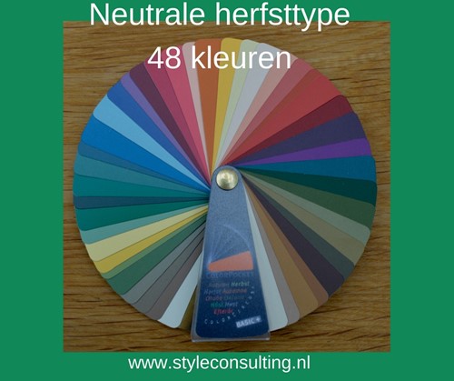 Kleurenwaaier van het neutrale herfsttype in 48 kleuren.