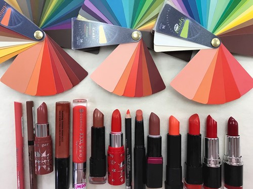 Lipstick-kleuren kiezen voor de warme kleurtypes.