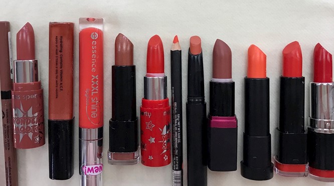 Lipstick-kleuren voor het lentetype, herfsttype en lente/herfsttype.