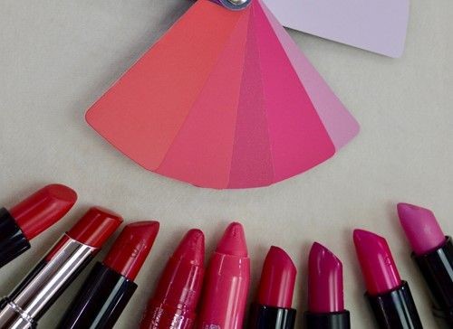 Haal je lipstick-kleuren uit je kleurenwaaier.