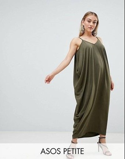 Maxi-jurk voor de kleine vrouw.